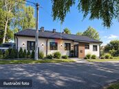 Nabízíme prodej komerční nemovitosti se dvěma byty 1kk a 3kk, cena 2500000 CZK / objekt, nabízí 