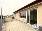 Pronájem bytu 2+1 70 m s terasou 25 m2 a garáží u metra Skalka, cena 28000 CZK / objekt / měsíc, nabízí RELITAS - realitní asociace s.r.o.