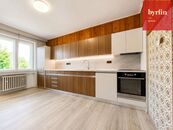 Pronájem prostorné poloviny dvojdomu se zahradou a dvěma koupelnami Holasovice, cena 22000 CZK / objekt / měsíc, nabízí Byrfin real estate