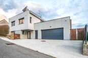 Architektonicky řešená rodinná vila 5+1 s vnitřním bazénem a zimní zahradou, Zlín, cena 19490000 CZK / objekt, nabízí 