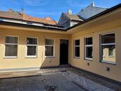 Pronájem komerčních prostor 93 m centrum Tišnova, ul. Na Loukách, cena 20000 CZK / objekt / měsíc, nabízí 