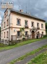 Na prodej velký, samostatně stojící rodinný dům 1+8 s přístavkem a rozlehlým pozemkem v Doubici, okr, cena 1 CZK / objekt, nabízí 