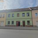 Na prodej řadová nemovitost v širším centru města Žatec - ulice Hájkova., cena cena v RK, nabízí FINOSA REALITY