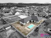 Prodej novostavby RD 5+kk, bazén, zahrada, Březí, cena 14525000 CZK / objekt, nabízí Úvěrové Centrum Reality s.r.o.