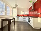 Prodej bytu 1+1 se zasklenou lodžií na ul. Velkomoravská v Hodoníně, cena 3180000 CZK / objekt, nabízí 