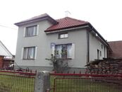 Pronájem domu s dvěma bytovými jednotkami a s terasou v obci Dobřenice., cena 35000 CZK / objekt / měsíc, nabízí Global Reality Hradec Králové, s.r.o.