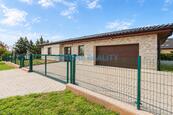 Rodinný dům 5+kk/G, bungalov, 213 m2, pozemek 1642 m2, Trnová, okr. Praha-západ, cena 50000 CZK / objekt / měsíc, nabízí 