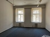 Kvalitní kancelář 25,9 m2, v admin. objektu s nepřetržitou recepcí, u metra, Rumunská ul., Praha 2, cena 6864 CZK / objekt / měsíc, nabízí Miroslava Zemanová