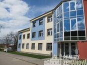 Kancelářské prostory 40,89 m2 s možností parkování, admin. budova, Praha - Modřany, cena 16226 CZK / objekt / měsíc, nabízí Miroslava Zemanová
