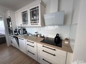 Zrekonstruovaný byt 3+1, lodžie, šatna, sklepní kóje, 75 m Slaný, ul. Cyrila Boudy, cena 6900000 CZK / objekt, nabízí Miroslava Zemanová