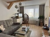 Zrekonstruovaný byt 3+1, lodžie, šatna, sklepní kóje, 75 m Slaný, ul. Cyrila Boudy, cena 7300000 CZK / objekt, nabízí 