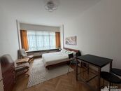 Pronájem moderně zařízeného bytu 1+1, 33 m2, Soukenická ul., P-1, cena 21000 CZK / objekt / měsíc, nabízí 