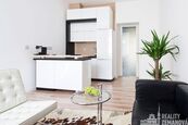 Reprezentativní byt 2+kk, 3.NP, 51 m2, mezi metrem Flora a Jiřího z Poděbrad, Praha 3, cena 25000 CZK / objekt / měsíc, nabízí Miroslava Zemanová