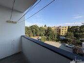Pronájem zařízeného bytu 3+1, lodžie, 4. patro, 74 m2, sklepní kóje, lze i garáž, Pod strání, P-10, cena 26000 CZK / objekt / měsíc, nabízí Miroslava Zemanová