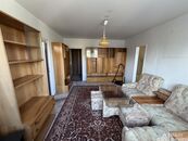 Slunný a vybavený byt 3+1, lodžie, 4. patro, 74 m2, u metra Skalka, Pod strání, P-10, cena 26000 CZK / objekt / měsíc, nabízí 