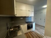 Luxusně upravený byt 1+1, přímo na rohu nám. Jiřího z Poděbrad, P 3 - Vinohrady, cena 21000 CZK / objekt / měsíc, nabízí Miroslava Zemanová
