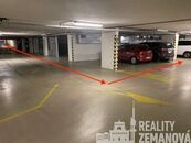 Pronájem garážového stání přímo u metra Hůrka, P-5, cena 2250 CZK / objekt / měsíc, nabízí Miroslava Zemanová