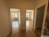 Pronájem pěkného bytu s výhledem na Hrad, 2+1, Malá Strana, P-1, cena 28000 CZK / objekt / měsíc, nabízí Miroslava Zemanová