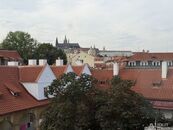 Pronájem pěkného bytu s úžasným výhledem na Hrad, 2+1, Malá Strana, P-1, cena 27500 CZK / objekt / měsíc, nabízí Miroslava Zemanová