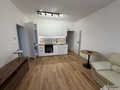 Pronájem zařízeného bytu 2+kk se 2 balkony po nadstandardní rekonstrukci, Petrohradská, P-10, cena 25000 CZK / objekt / měsíc, nabízí 