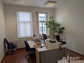 K pronájmu kanceláře ve 4. patře, 103m2, u metra I. P. Pavlova. Bez provize za zprostředkování., cena 320 CZK / m2 / měsíc, nabízí Miroslava Zemanová