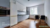 | Nabízím k pronájmu byt 1+1, 33,3 m2 ve 2. patře cihlového domu s výtahem, Praha 10 - Vršovicích., cena 19500 CZK / objekt / měsíc, nabízí