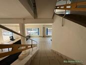 Pronájem kancelářských prostor 340 m, Praha 9 Hrdlořezy, cena 60000 CZK / objekt / měsíc, nabízí 