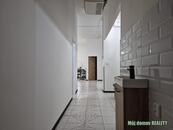 Přenechání zavedeného salonu krasy Praha 8 - Libeň., cena 45000 CZK / objekt / měsíc, nabízí 