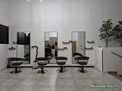 Přenechání zavedeného salonu krasy Praha 8 - Libeň., cena 45000 CZK / objekt / měsíc, nabízí 