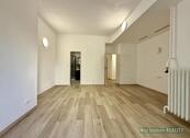 Prodej světlého ateliéru 1+1, 40 m2 + sklep 45 m2 Praha 4, metro C Pražského povstání, cena 5690000 CZK / objekt, nabízí Můj domov REALITY s.r.o.