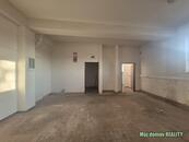 Pronájem autoservisu / skladově-výrobního objektu 695m, Praha -Běchovice., cena 250 CZK / m2 / měsíc, nabízí 