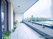 Byt k pronájmu exkluzivní, slunný a moderní o dispozici 2+kk ploše 56 m2 + terasa 15m a sklep 4m., cena 24950 CZK / objekt / měsíc, nabízí Můj domov REALITY s.r.o.