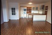  Pronájem prostorného bytu 2+kk, 82 m² s garážovým stáním a sklepem. Galerie Harfa 10 minut pěš, cena 26000 CZK / objekt / měsíc, nabízí 