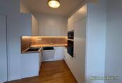 Pronájem moderního bytu 2+kk s balkonem, sklepem a garážovým stáním Praha 8, Zenklova, cena 30000 CZK / objekt / měsíc, nabízí Můj domov REALITY s.r.o.