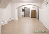  Pronájem sklepních prostor o celkové výměře cca 220 m² Praha Uhříněves, cena 30000 CZK / objekt / měsíc, nabízí 