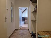 Pronájem prostorného bytu 2+kk Kubánské náměstí, Praha - Vršovice., cena 25000 CZK / objekt / měsíc, nabízí 