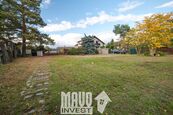 Prodej stavebního pozemku v Praze - Lipencích o výměře 700 m, cena 9450000 CZK / objekt, nabízí MAVO - Invest, s.r.o.