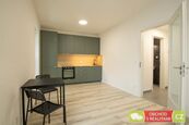 Praha / Strašnice, byt 1+KK s balkonem, sklepem a garážovým stáním, cena 17000 CZK / objekt / měsíc, nabízí Obchodsrealitami.cz