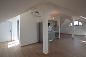 Říčany, ateliér o výměře 63 m2, cena 18000 CZK / objekt / měsíc, nabízí 