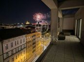 Váš nový domov nad střechami Brna: Prémiové 2+kk s velkorysou terasou (22 m), klimatizací i garáží, cena 26000 CZK / objekt / měsíc, nabízí MakléřkyCZ s.r.o.