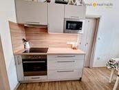Pronájem hezkého bytu 5+1 se zimní zahradou v Baarově ulici, obec Teplice, cena 16000 CZK / objekt / měsíc, nabízí 