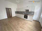 Pronájem bytu 3+1 po kompletní rekonstrukci, ul. Doubravská 149/11 - Trnovany, cena 15000 CZK / objekt / měsíc, nabízí