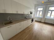 Pronájem bytu 3+1 po kompletní rekonstrukci, ul. Doubravská 149/11 - Trnovany, cena 15000 CZK / objekt / měsíc, nabízí