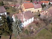 JEDINEČNÁ PŘÍLEŽITOST: Pozemek s rekreačním domem v malebných Lovečkovicích, cena 2299000 CZK / objekt, nabízí 