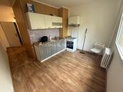 Pronájem bytu 2+1 v Chomutově, ulice Holešická 4740, cena 8000 CZK / objekt / měsíc, nabízí 
