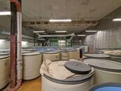 Pronájem vytápěného prostoru 570 m2 v přízemí průmyslové haly, cena 50 CZK / m2 / měsíc, nabízí 