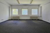 Pronájem klimatizované kanceláře č. 6 o ploše 36 m2 s vlastním parkováním, cena 100 CZK / m2 / měsíc, nabízí GENERA s. r. o.