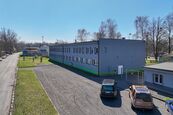 Prostory pro obchod, skladování nebo drobnou výrobu - 120 až 442 m2 s parkováním, cena 90 CZK / m2 / měsíc, nabízí 