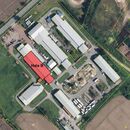 Přízemní skladovací hala 1.611 m2 vedle D11, cena 520 CZK / m2 / rok, nabízí 