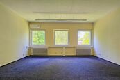 Pronájem klimatizované kanceláře č. 5 o ploše 35 m2 s vlastním parkováním, cena 100 CZK / m2 / měsíc, nabízí GENERA s. r. o.
